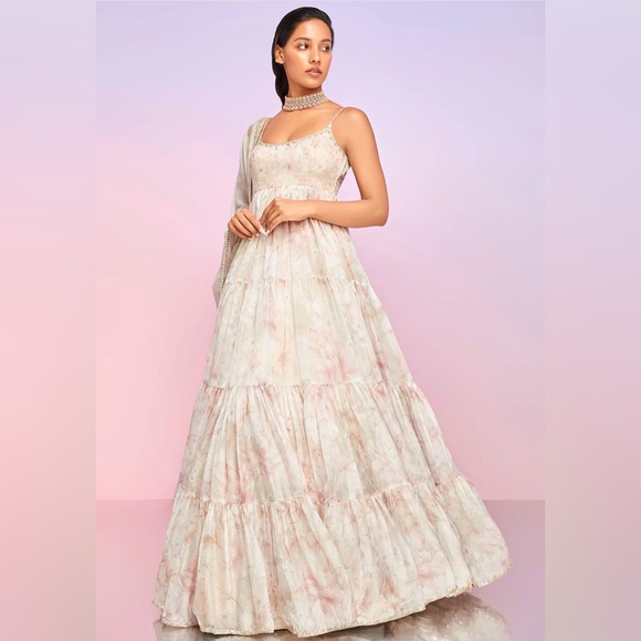 Floral & Pearl Embellished Anarkali Gown, Perfect for Prom - Picture 3 of 10